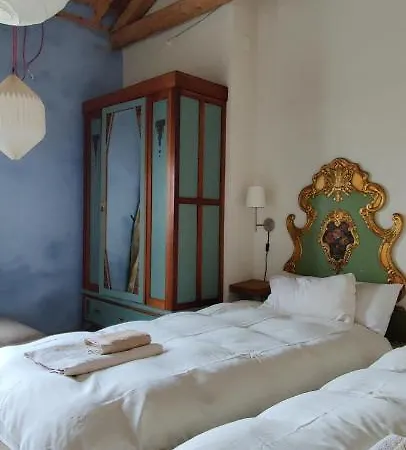 Viento De Ladera Con Piscina Cubierta