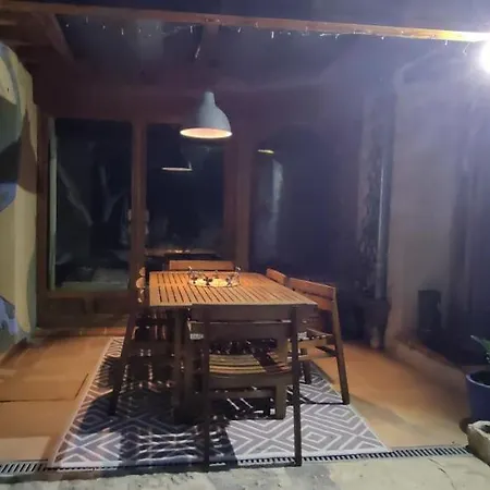 Viento De Ladera Con Piscina Cubierta منزل ريفي شقوبية