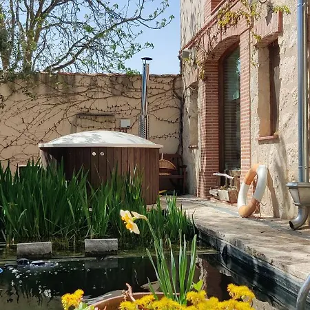 Viento De Ladera Con Piscina Cubierta