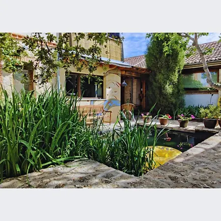 Viento De Ladera Con Piscina Cubierta منزل ريفي شقوبية