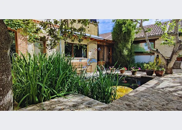 Viento De Ladera Con Piscina Cubierta カントリーハウス セゴビア